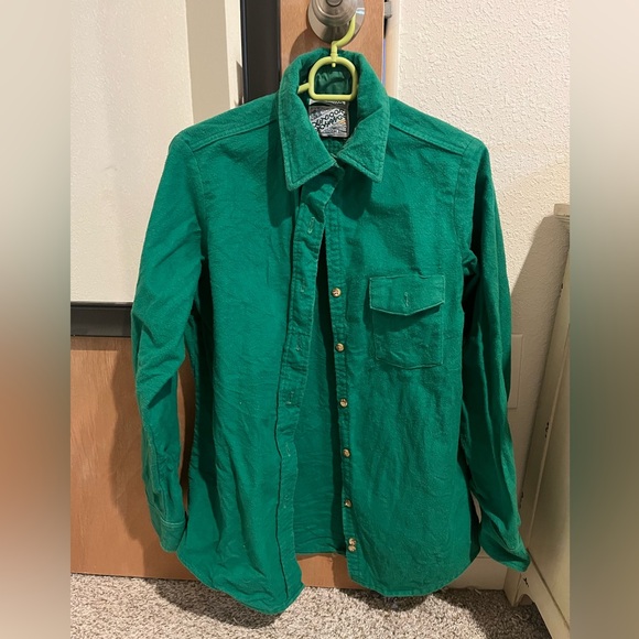 Outdoor Exchange Tops - Vintage Outdoor Exchange Kelly Green button down size medium